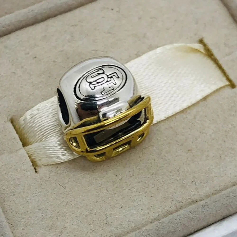 ✨✨Pandora San Francisco 49'rs Football Helmet Charm - Picture 1 of 5